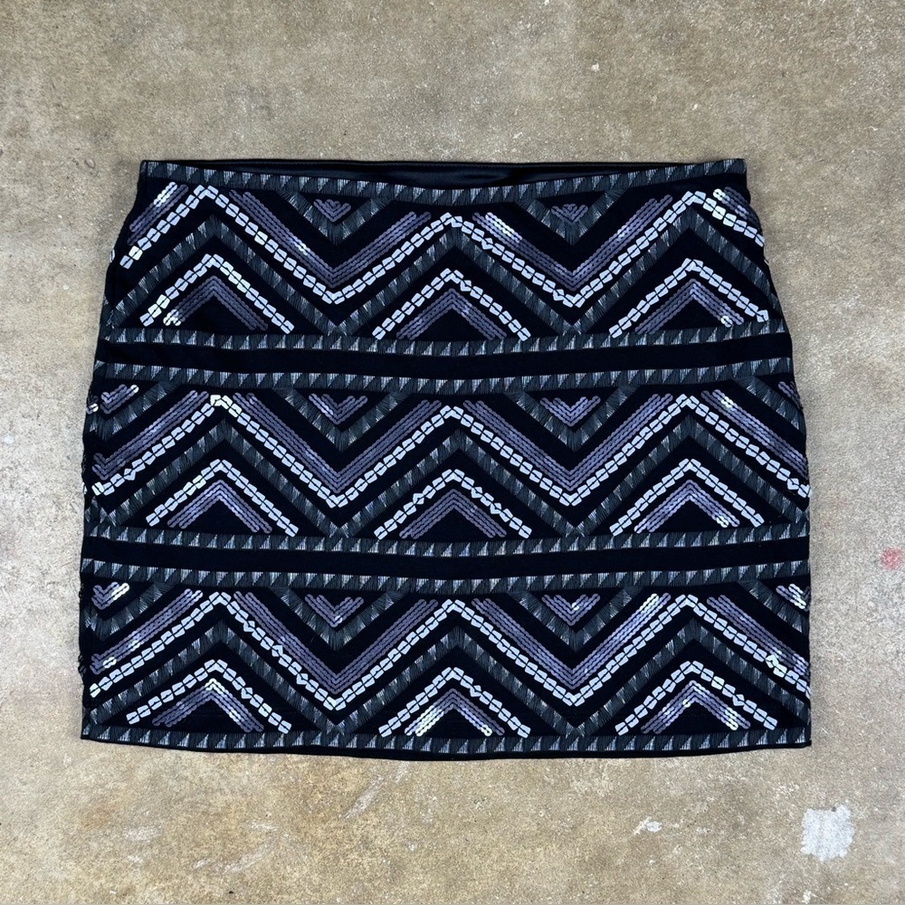 Express Chic Black and Silver Patterned Skirt
Size: Small